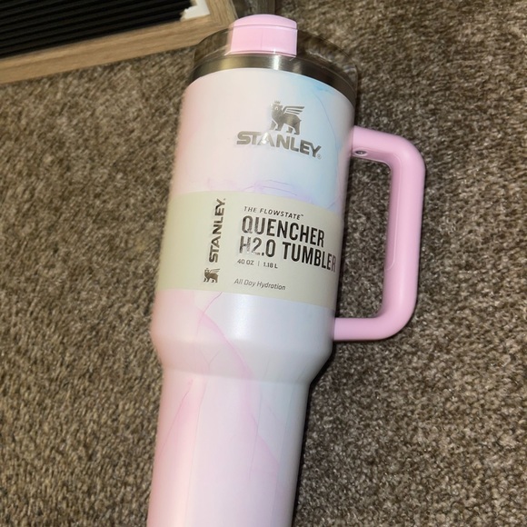 Stanley 40oz Tumbler - Picture 3 of 5